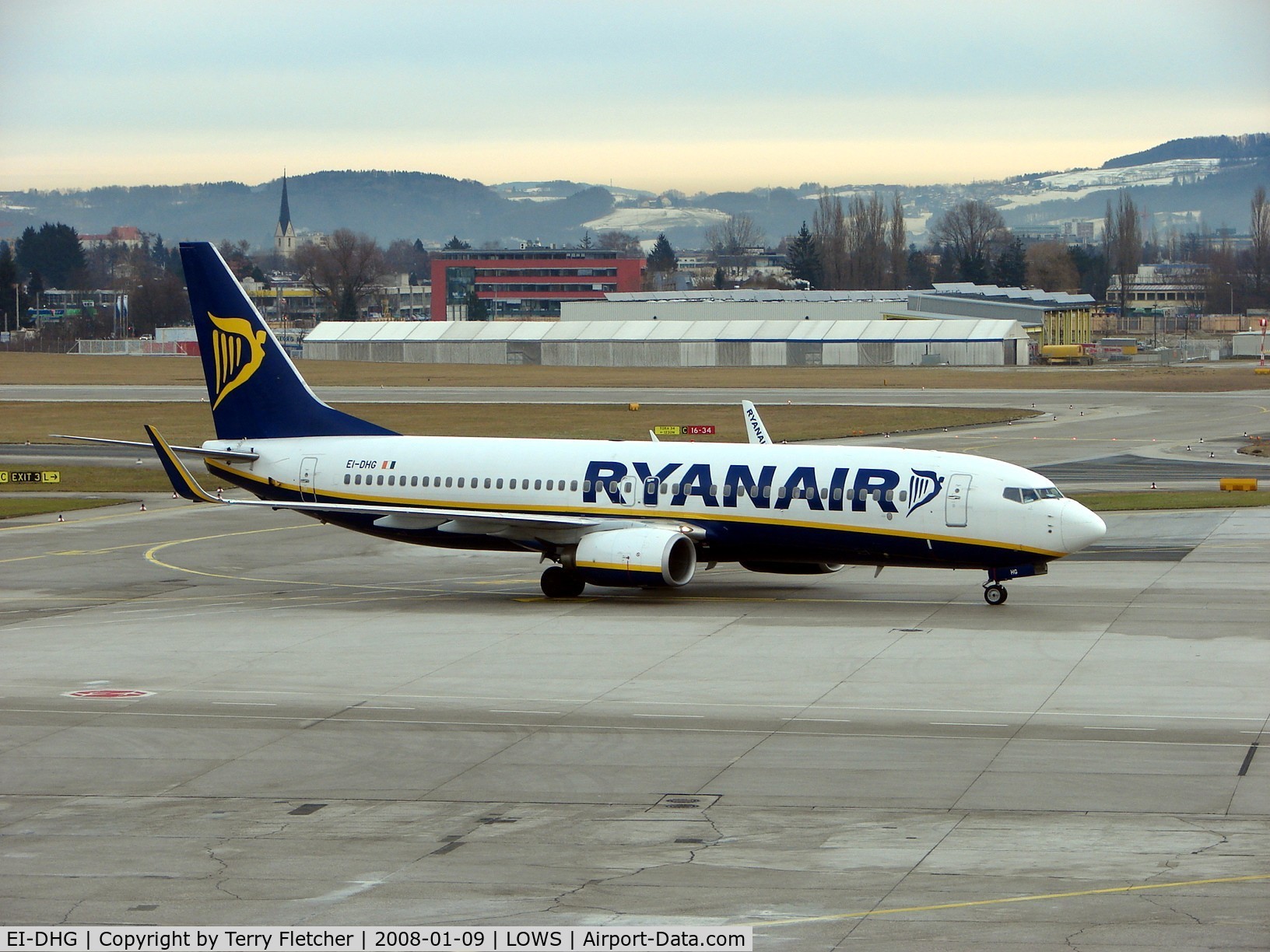 EI-DHG, 2005 Boeing 737-8AS C/N 33576, Ryanair B737 taxies in at Salzburg - for my flight back to London Stansted