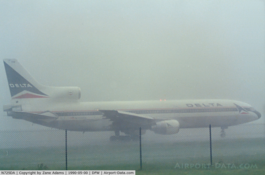 N725DA, 1979 Lockheed L-1011-385-1 TriStar C/N 193C-1162, Sometimes it does rain at the airport...This aircraft was reported scrapped in 2002 but also reported used for movie 