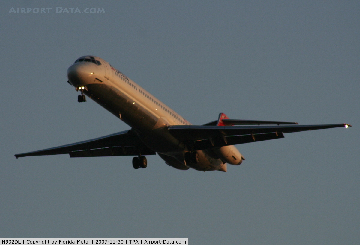 N932DL, 1989 McDonnell Douglas MD-88 C/N 49719, Delta