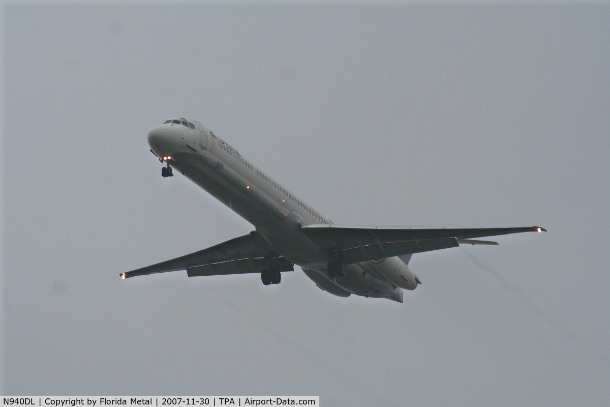 N940DL, 1989 McDonnell Douglas MD-88 C/N 49813, Delta