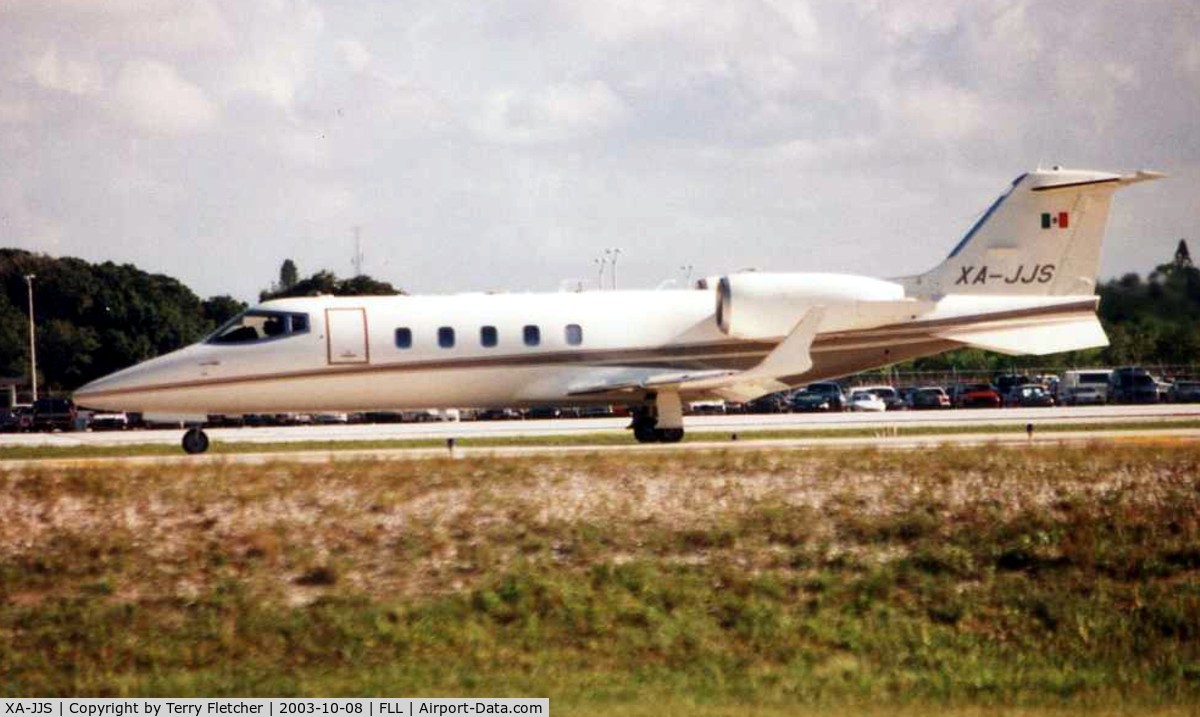 XA-JJS, 1998 Learjet 60 C/N 60-131, Mexican Learjet 60 taxies for departure at FLL in 2003