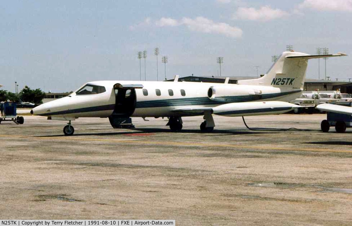 N25TK, Gates Learjet 25B C/N 100, These marks were previously worn by a Learjet 25 cn 100  - which became N829AA