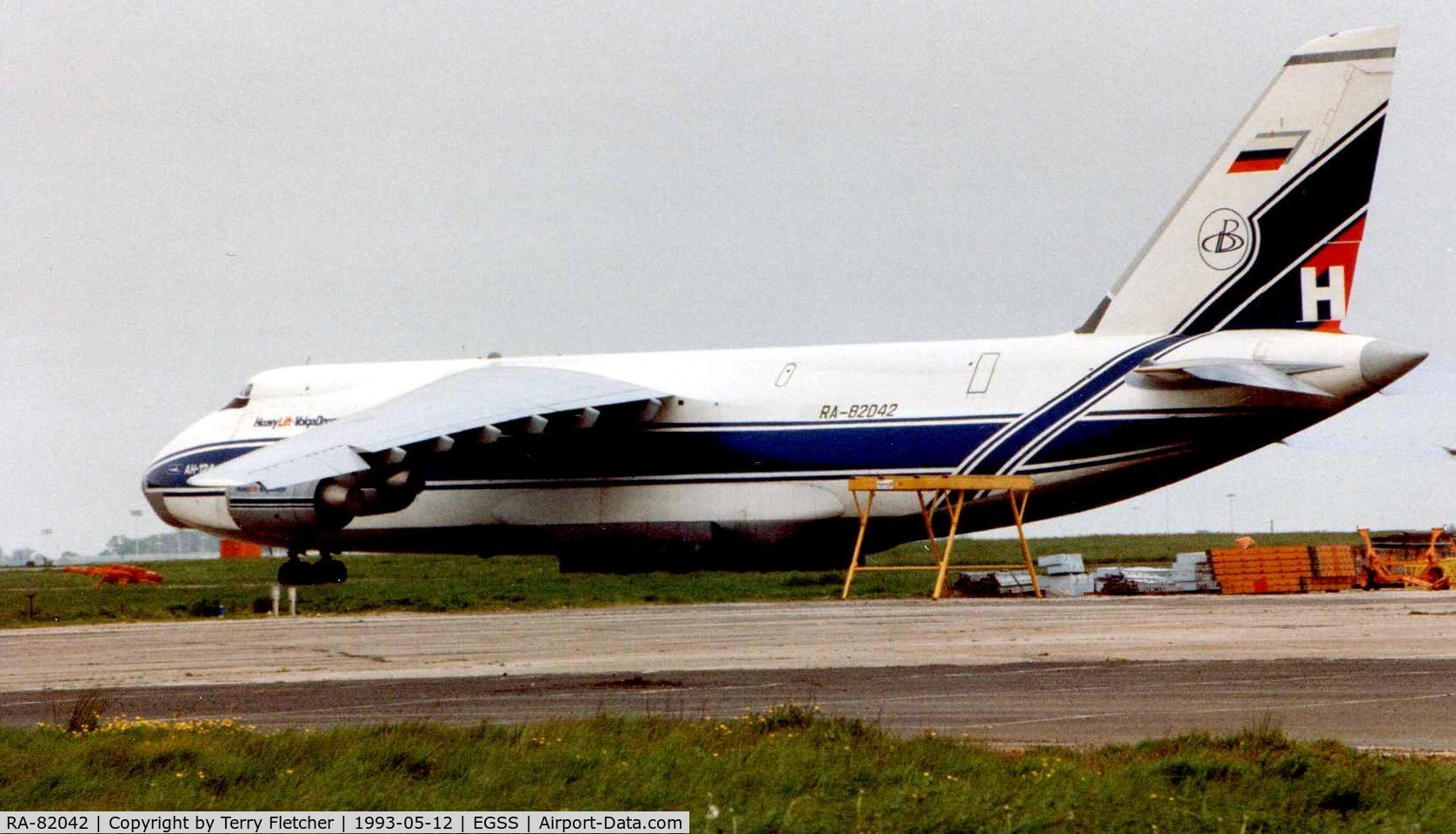RA-82042, 1991 Antonov An-124-100 Ruslan C/N 9773054055093/0606, An124 seen operating for Heavylift at Stansted in 1993