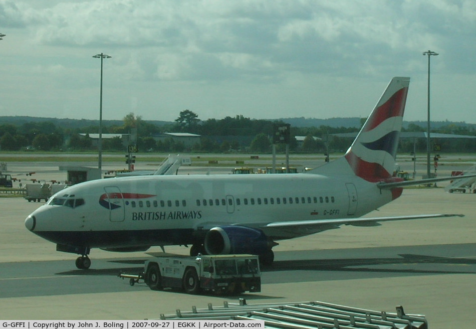 G-GFFI, 1995 Boeing 737-528 C/N 27425, British Airways 737 push back at London Gatwick