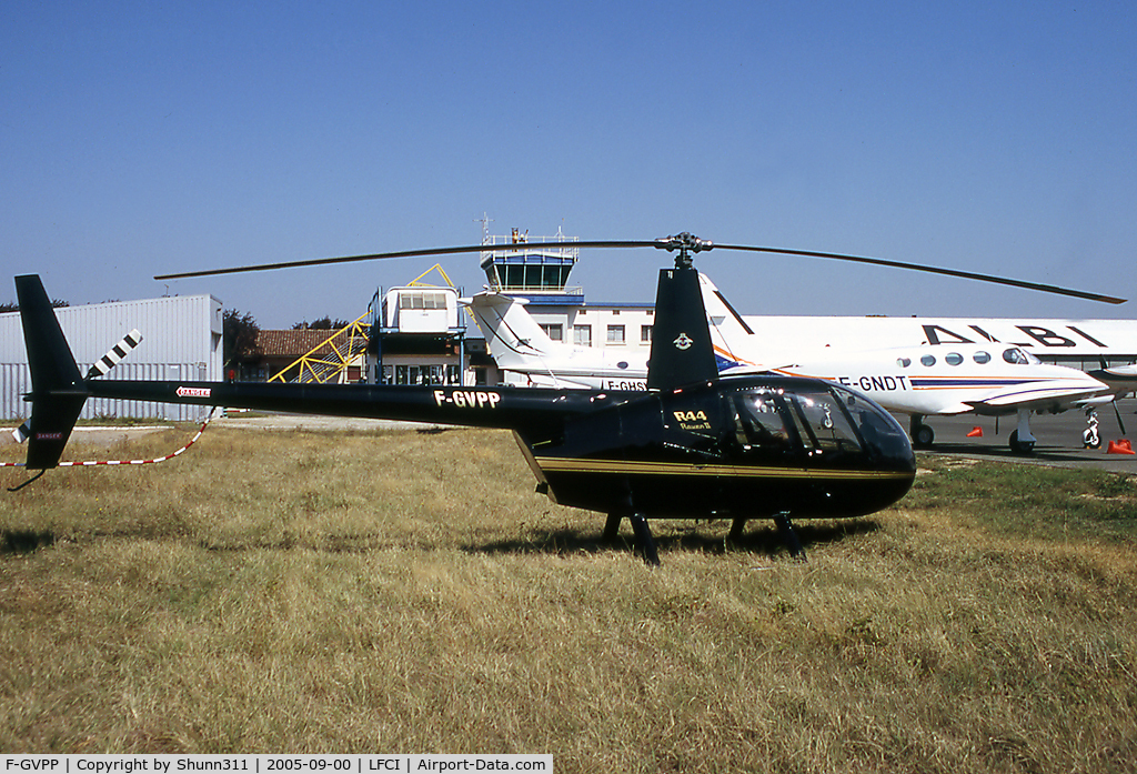 F-GVPP, Robinson R44 II C/N 10104, Parked during car's Airshow...