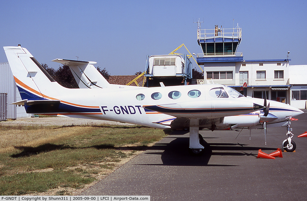 F-GNDT, Cessna 340A C/N 340A-1008, Parked during car's Airshow...
