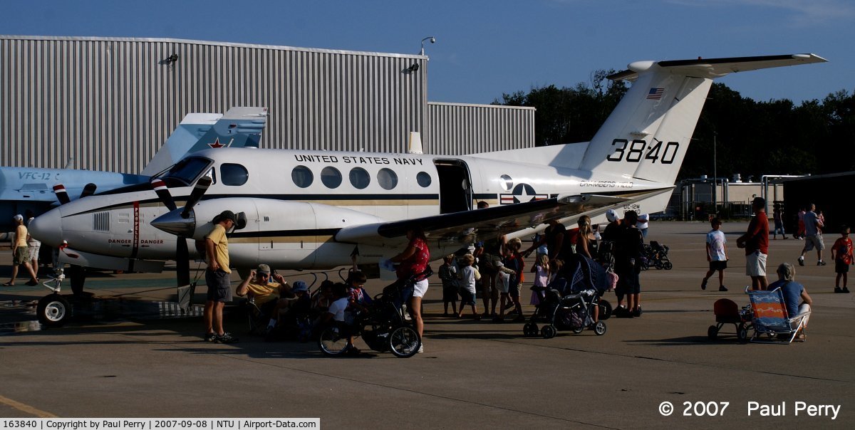 163840, 1987 Beech UC-12M Huron C/N BV-5, Talk about crowded, and it only got worse!