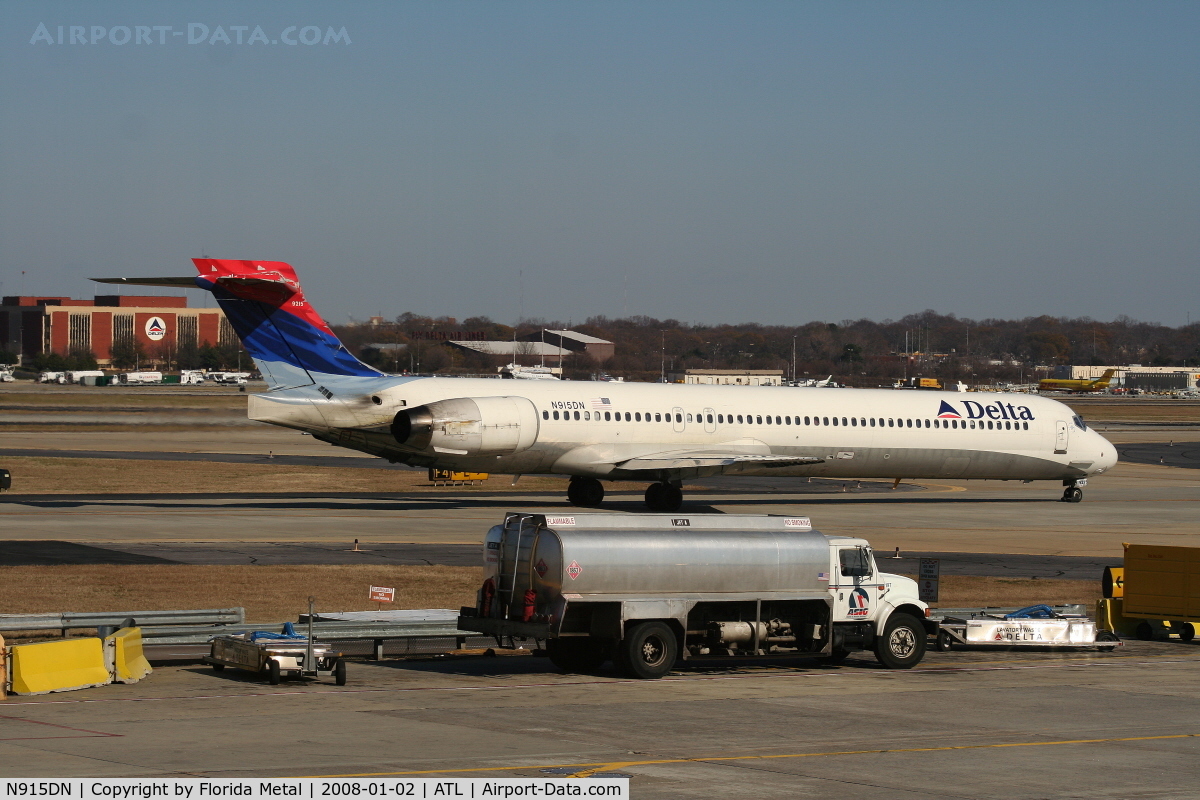 N915DN, 1996 McDonnell Douglas MD-90-30 C/N 53395, Delta