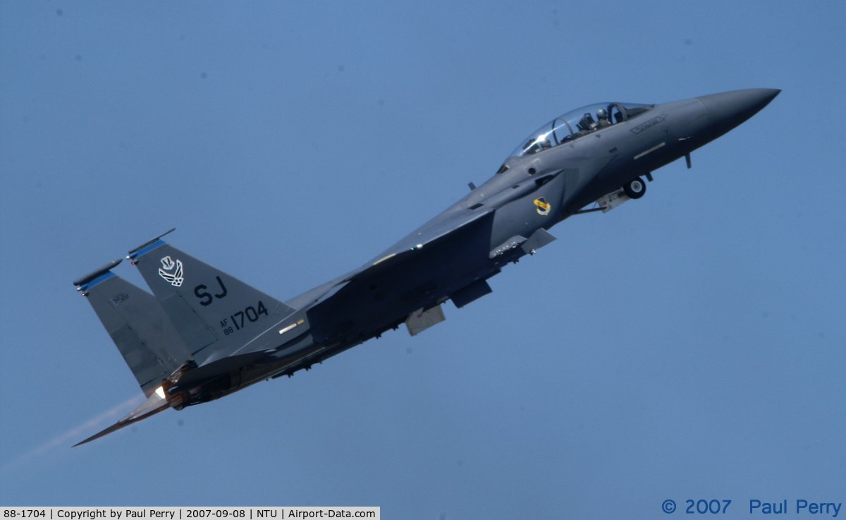 88-1704, 1988 McDonnell Douglas F-15E Strike Eagle C/N 1113/E088, Blasting into the sky