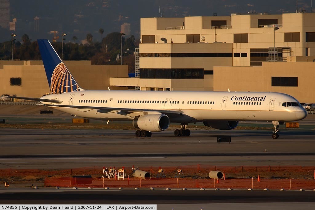 N74856, 2004 Boeing 757-324 C/N 32815, Continental Airlines N74856 taxiing to the gate in late afternoon sunlight.