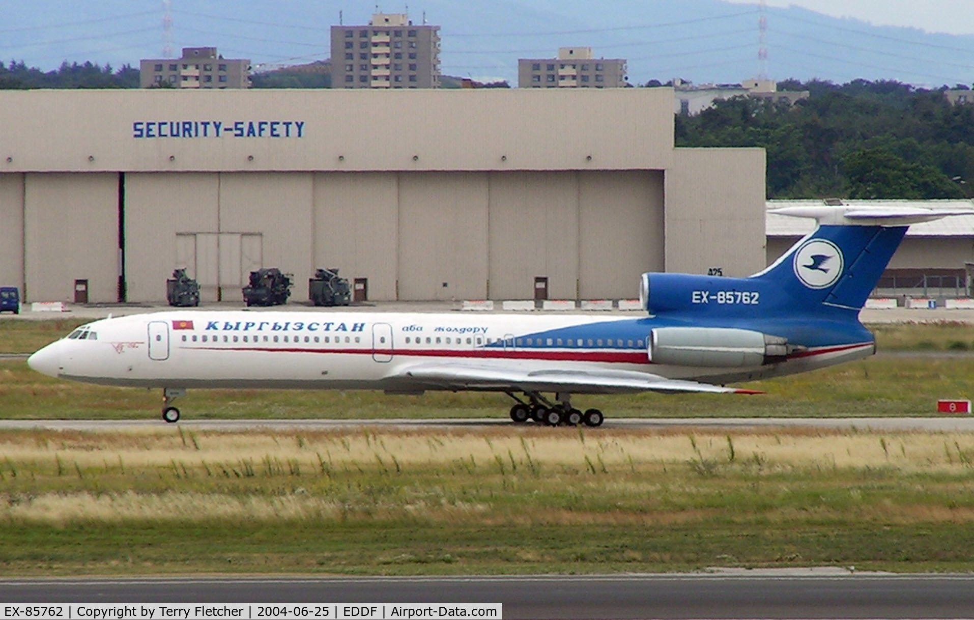 EX-85762, 1990 Tupolev Tu-154M C/N 92A945, Tu154 lands at Frankfurt in 2004