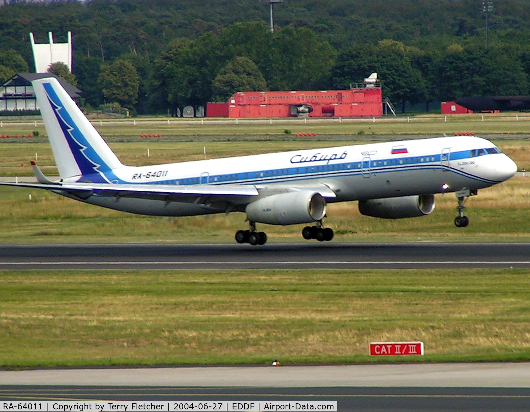 RA-64011, 1993 Tupolev Tu-204-100 C/N 1450741364011, TU204 departing Frankfurt in 2004