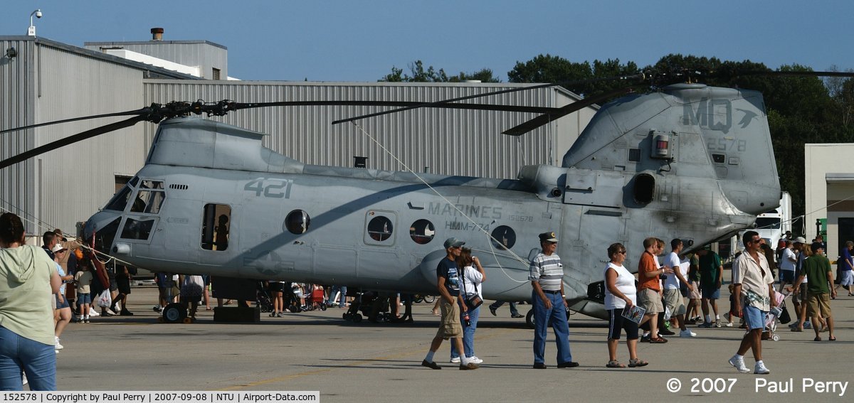 152578, Boeing Vertol CH-46E Sea Knight C/N 2200, The Wild Geese on the ramp