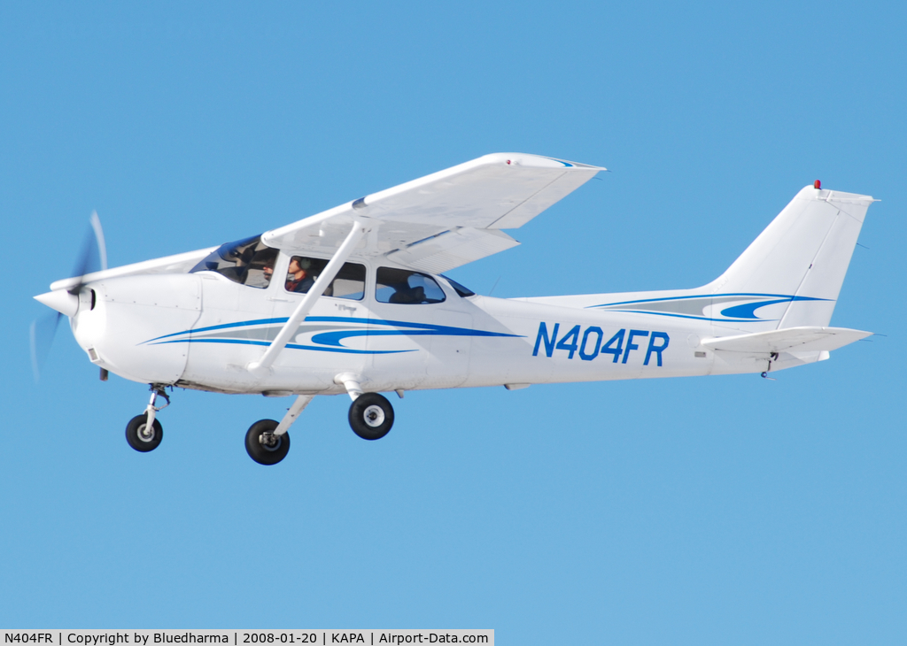 N404FR, 1997 Cessna 172R C/N 17280282, Approach to 17L.