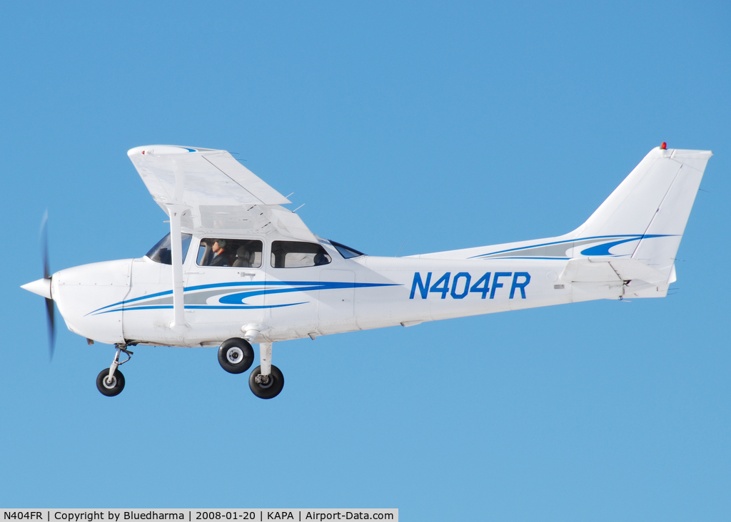 N404FR, 1997 Cessna 172R C/N 17280282, Approach to 17L.