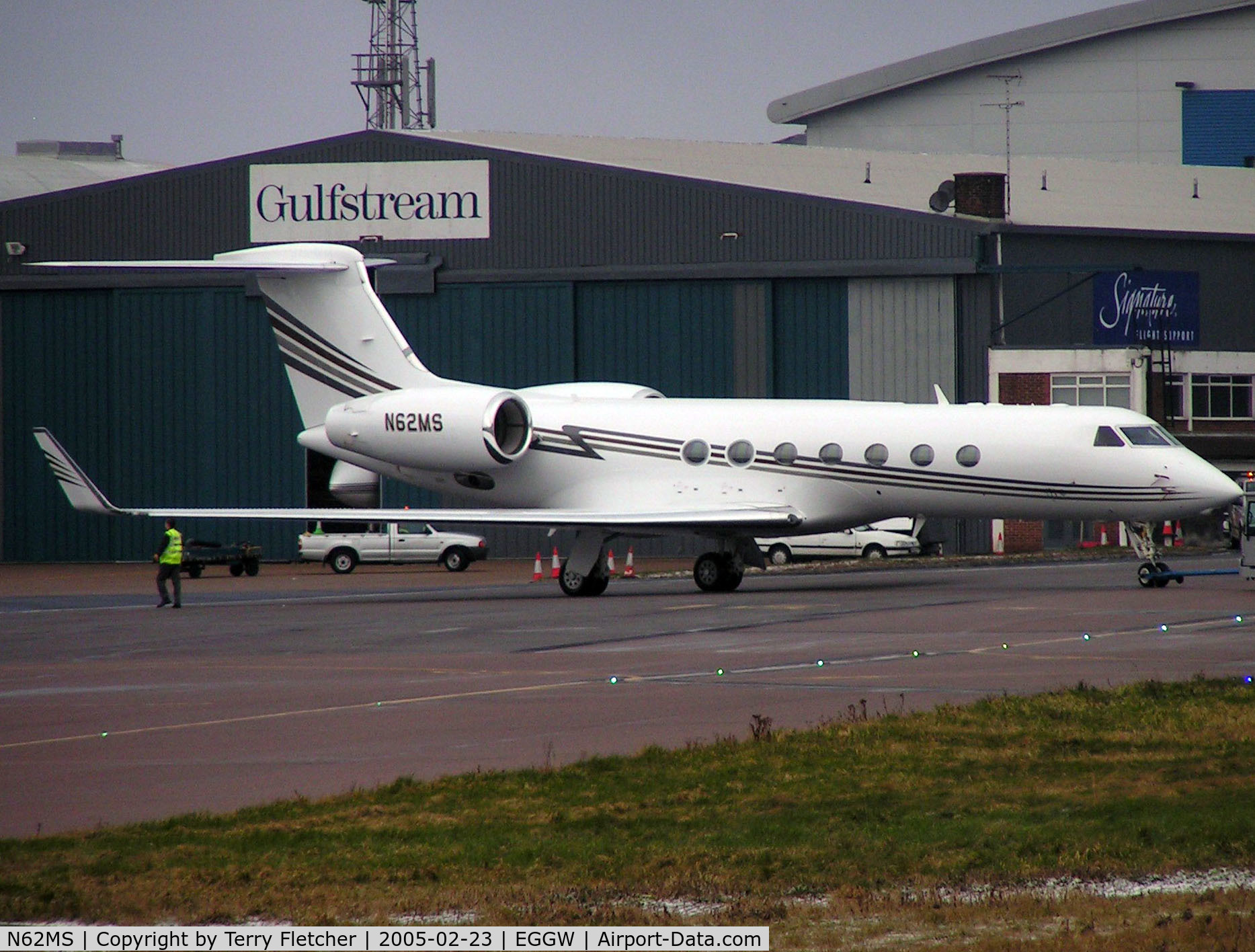 N62MS, 2003 Gulfstream Aerospace GV-SP (G550) C/N 5017, Gulfstream V at Luton in 2005