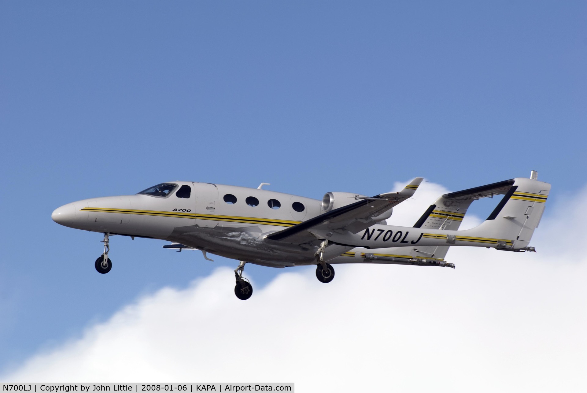 N700LJ, 2006 Adam Aircraft A700 C/N 0002, Approach to 17L