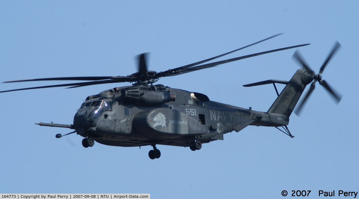 164773, Sikorsky MH-53E Sea Dragon C/N 65-616, Passing by the showline
