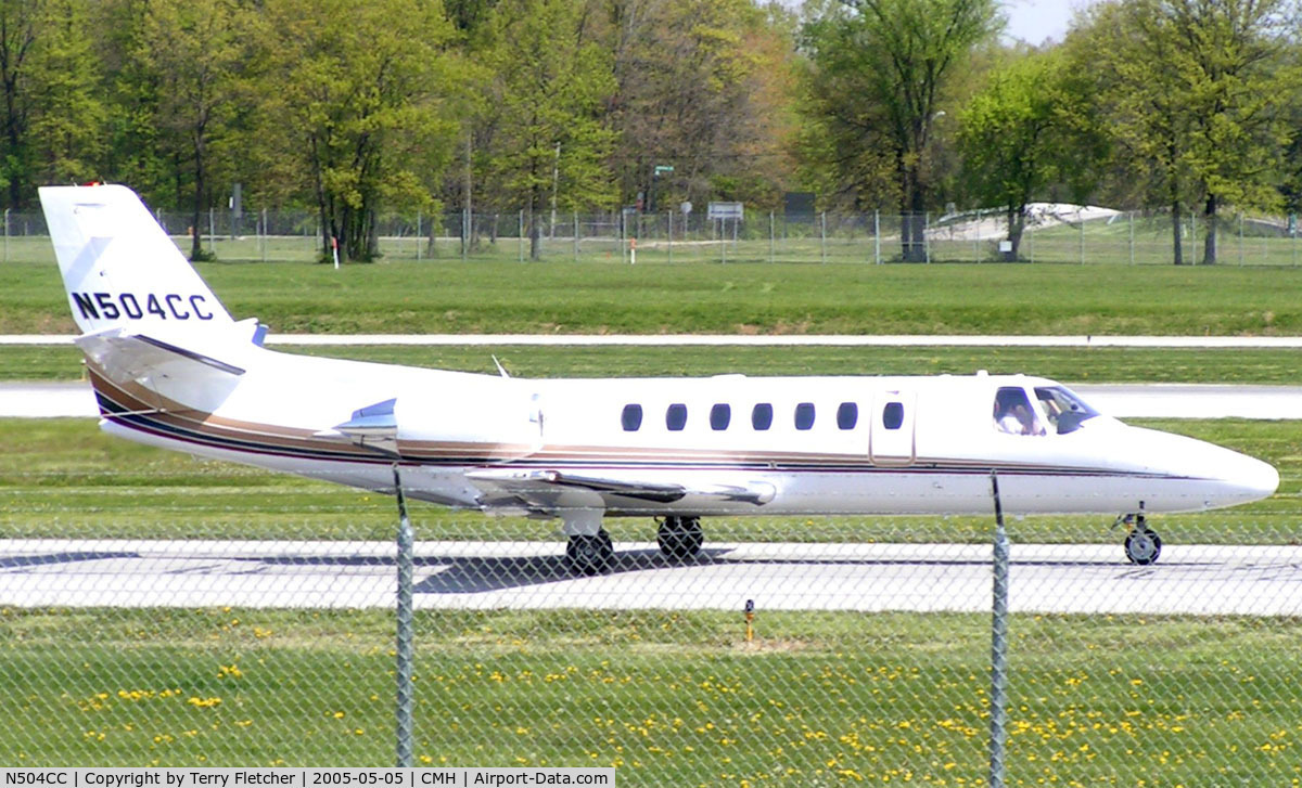 N504CC, 1999 Cessna 560 Citation Ultra C/N 560-0504, Cessna 560 taxies in at Columbus Ohio