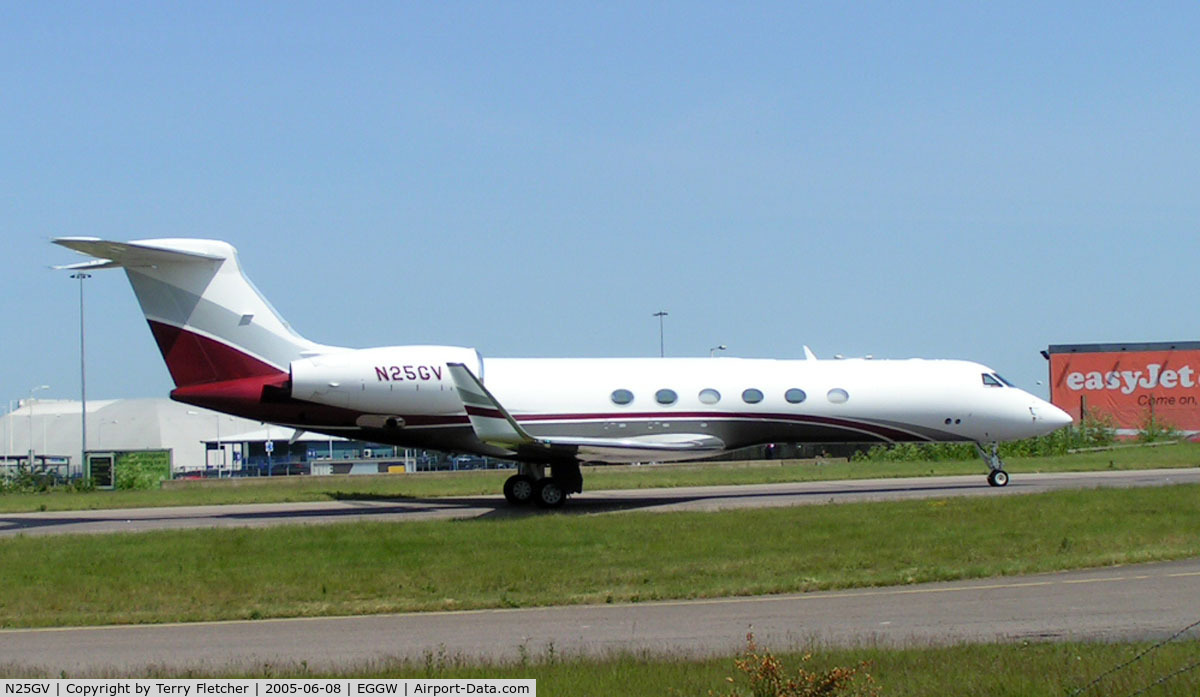 N25GV, 2002 Gulfstream C-37A C/N 624, This aircraft was originally operated by USAF as 01-0029 , photgraphed here at Luton in 2005 as N25GV and then sold as VP-BEP