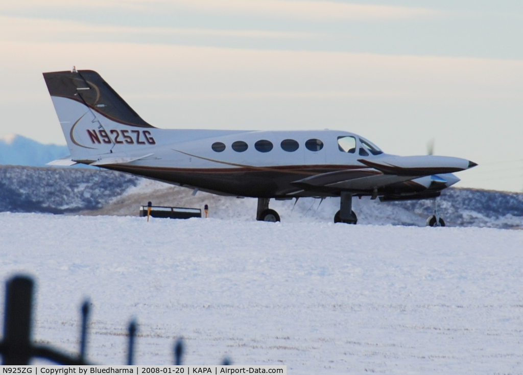 N925ZG, 1976 Cessna 414 Chancellor C/N 414-0850, Position and hold for 17L.