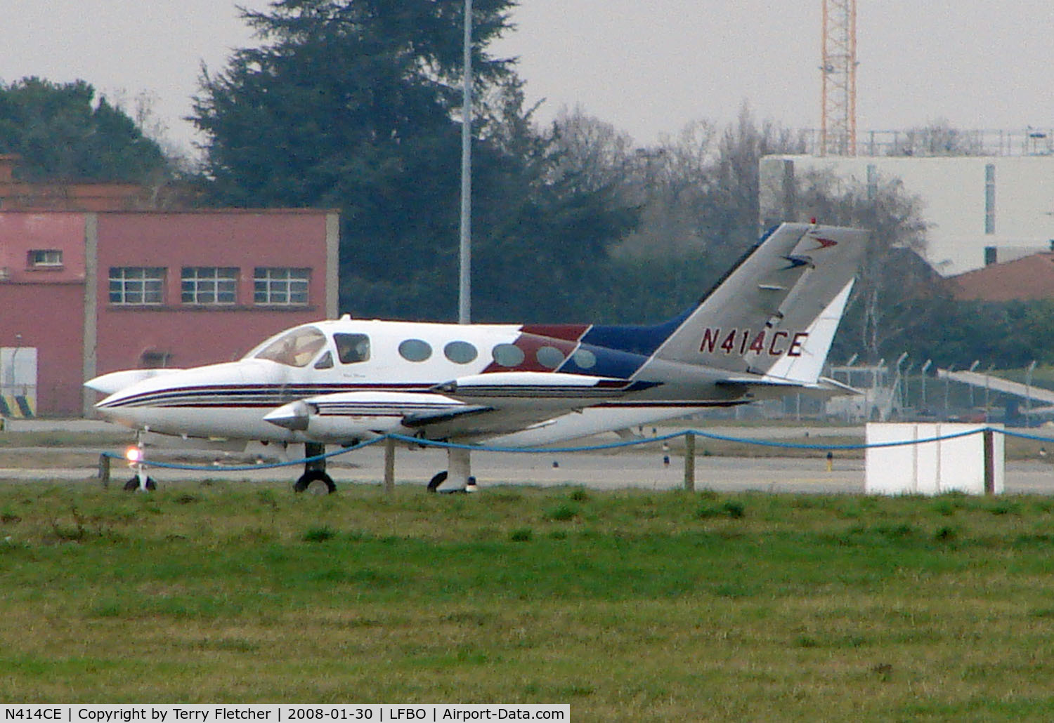 N414CE, 1976 Cessna 414 Chancellor C/N 414-0904, Cessna 414 far from home in Toulouse France in January 2008