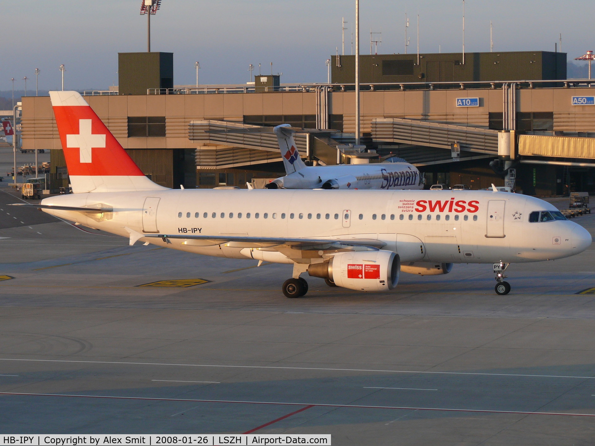 HB-IPY, 1996 Airbus A319-112 C/N 621, Finding it's parkingspot in the last sunlight