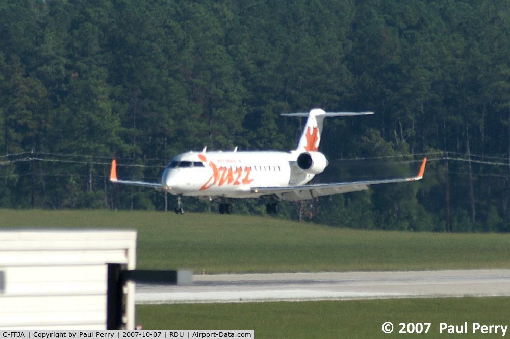 C-FFJA, 2004 Canadair CRJ-200LR (CL-600-2B19) C/N 7985, Gingerly letting down to RWY 5