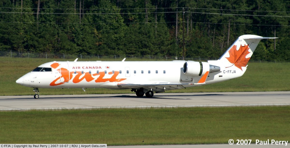 C-FFJA, 2004 Canadair CRJ-200LR (CL-600-2B19) C/N 7985, Slowing her down, and showing her off