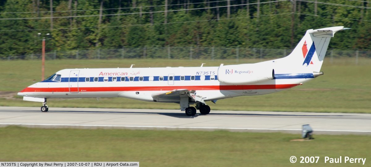 N735TS, 2001 Embraer ERJ-135LR (EMB-135LR) C/N 145386, Another very white American Eagle bird