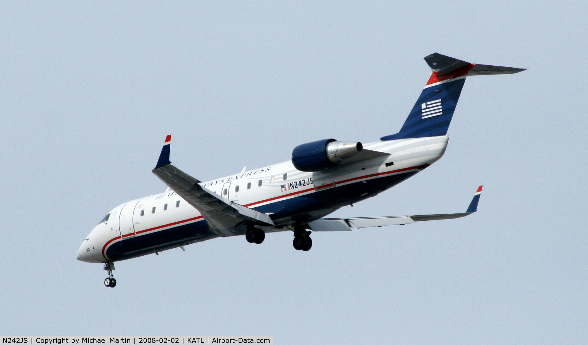 N242JS, 2004 Bombardier CRJ-200ER (CL-600-2B19) C/N 7911, Over the numbers of 26R