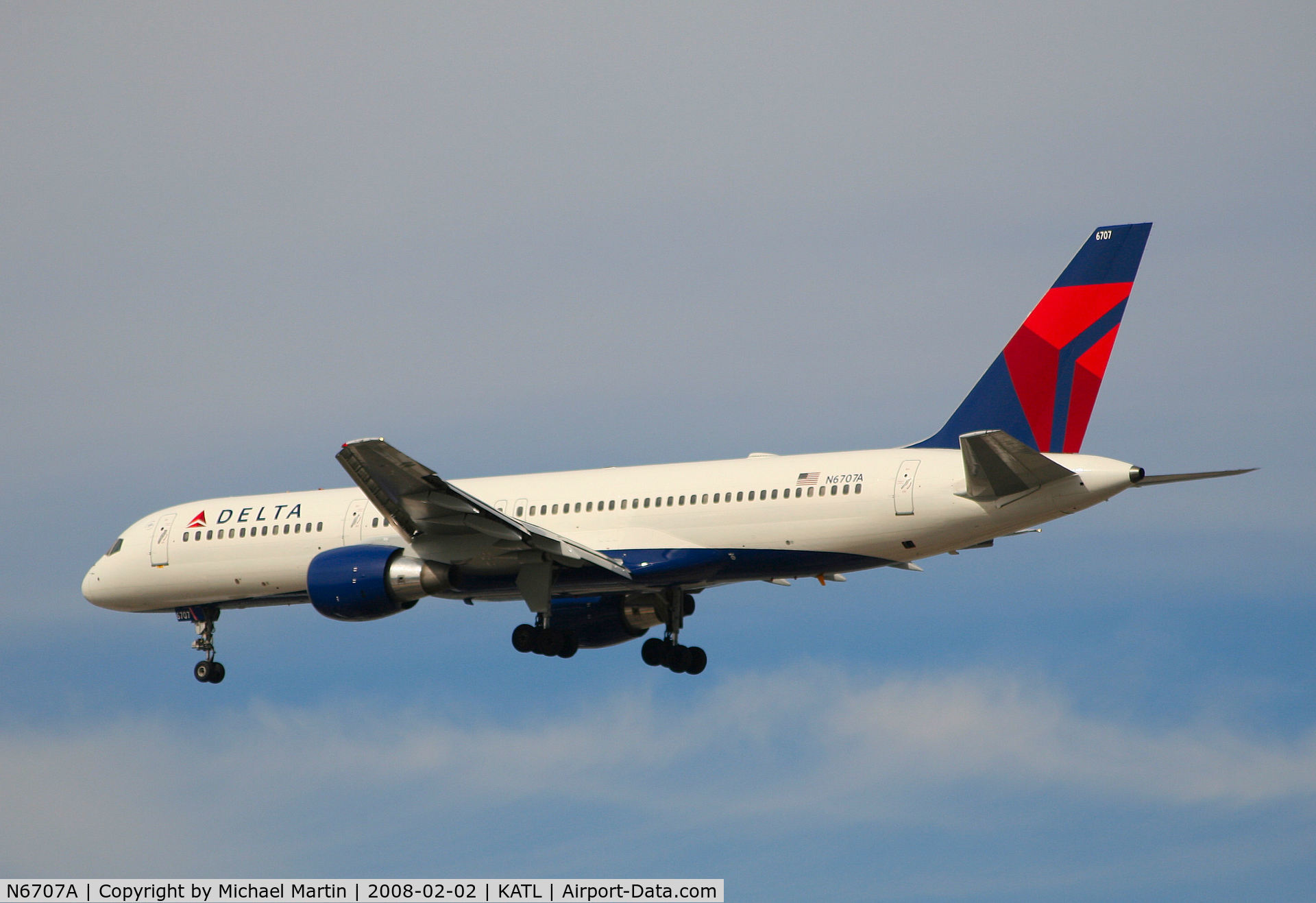 N6707A, 2000 Boeing 757-232 C/N 30395, Over the numbers of 26R