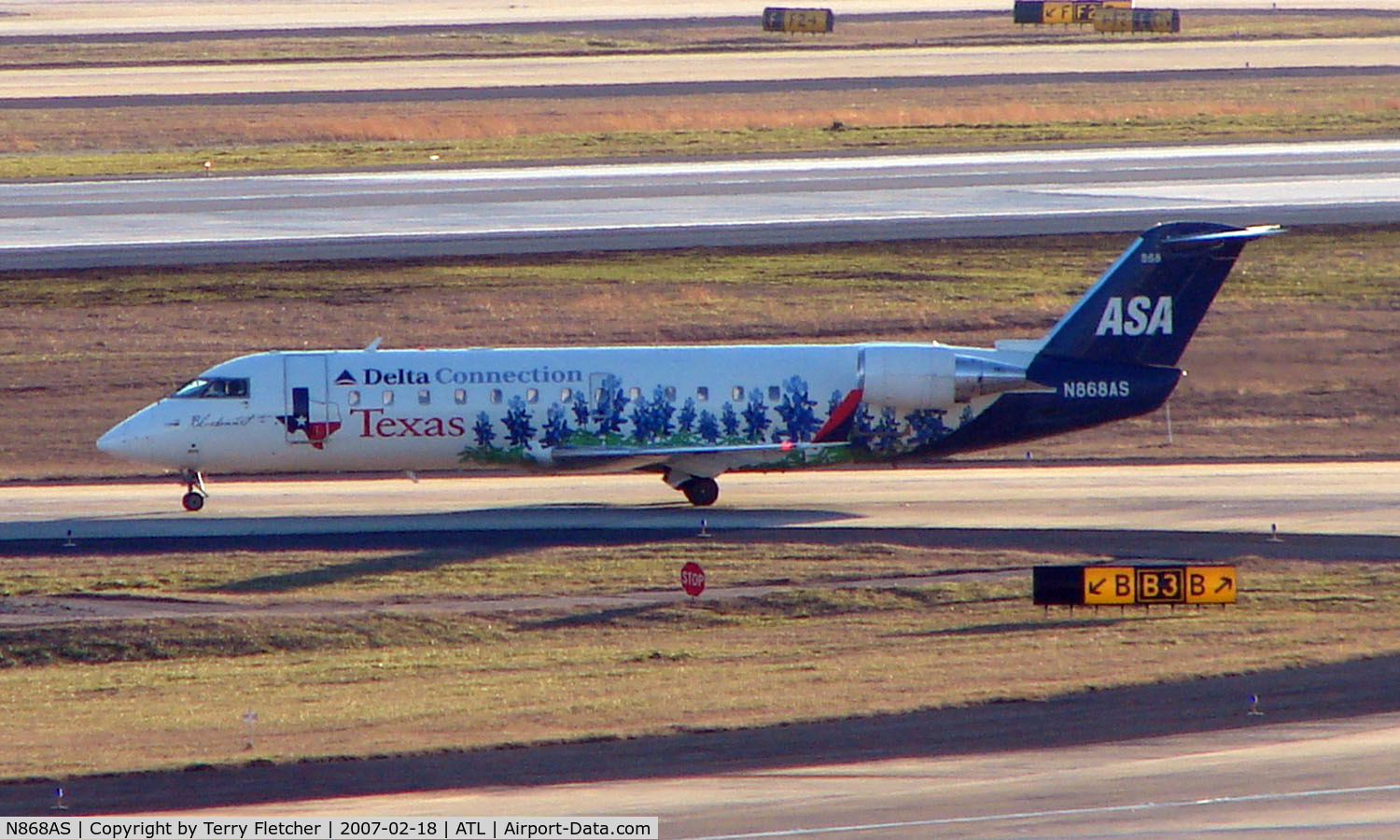 N868AS, 2001 Bombardier CRJ-200ER (CL-600-2B19) C/N 7474, Delta Connection CLRJ at Atlanta in Feb 2008