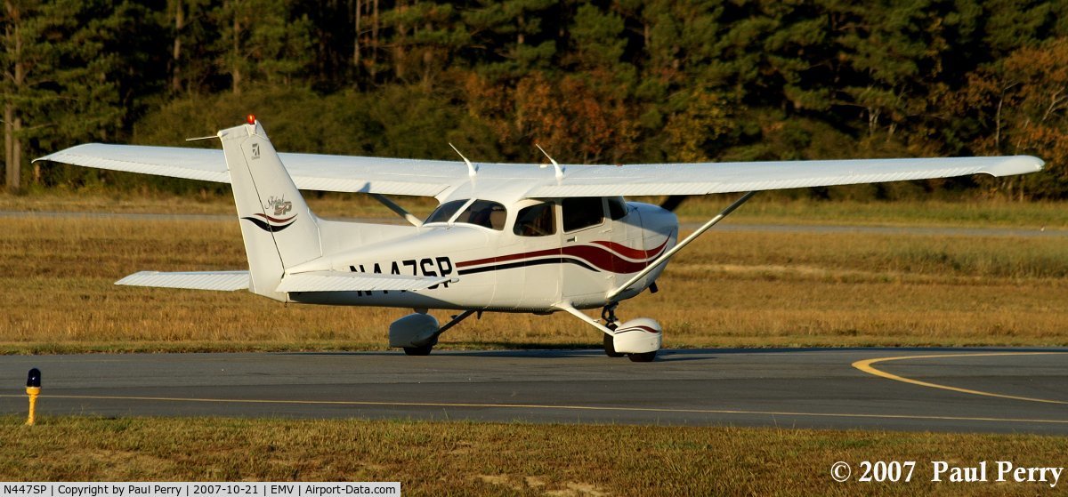 N447SP, 1999 Cessna 172S C/N 172S8311, Taxiing out, actually second in line