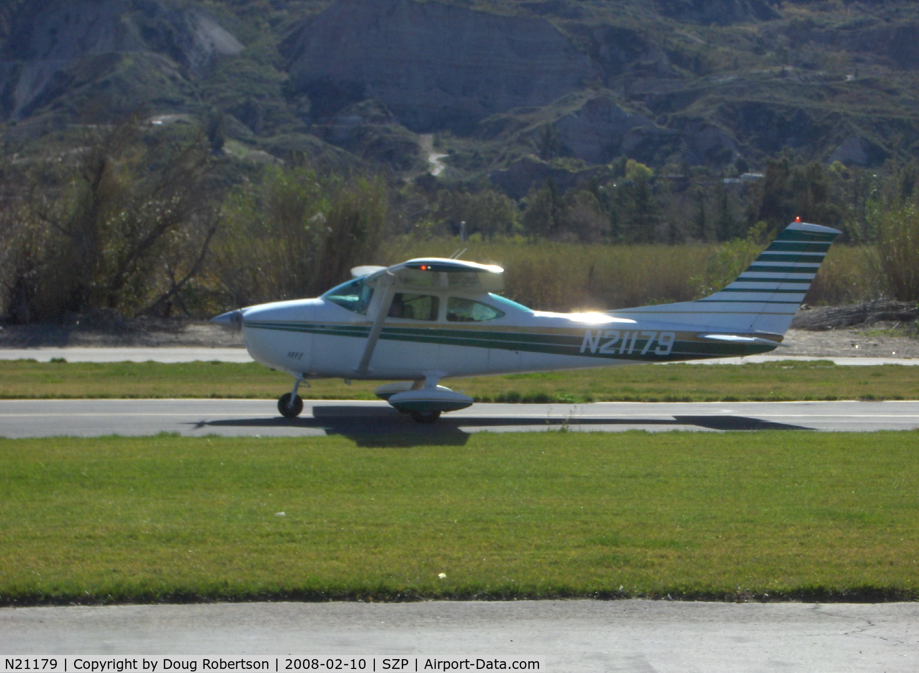 N21179, 1972 Cessna 182P Skylane C/N 18261468, 1972 Cessna 182P SKYLANE, Continental O-470-S 230 Hp, takeoff roll Rwy 04