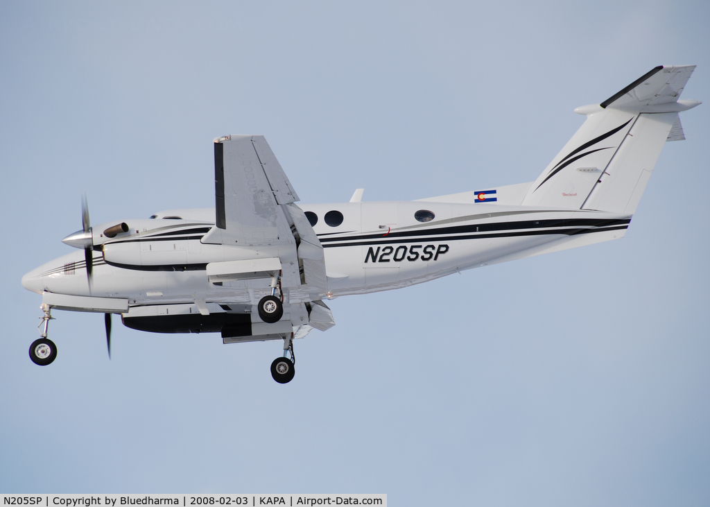 N205SP, Raytheon Aircraft Company B200 C/N BB-1826, Approach to 17L.