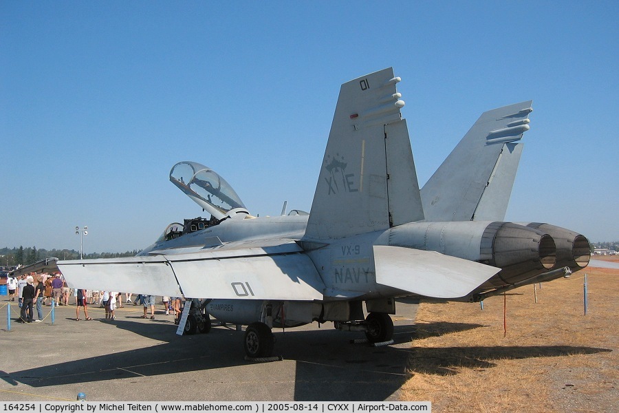 164254, 1991 McDonnell Douglas F/A-18D Hornet C/N 1017, XE-01 from VX-9
