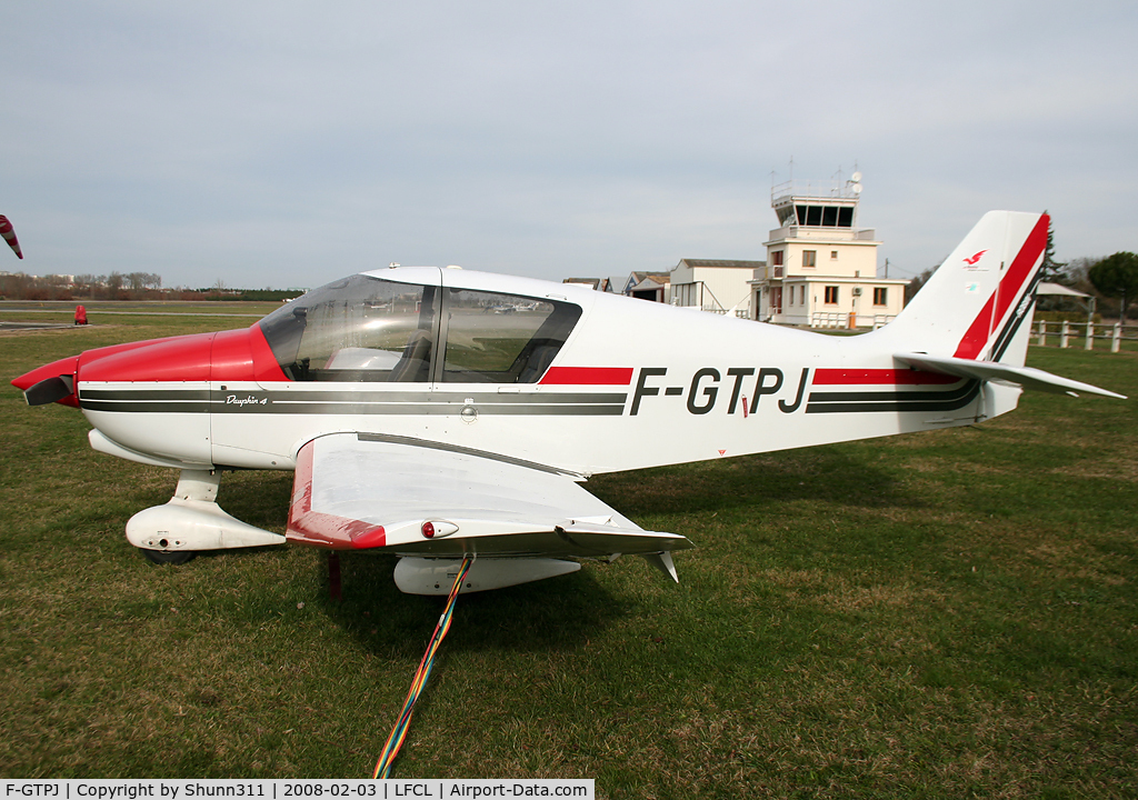 F-GTPJ, Robin DR-400-140B Major C/N 2432, Parked in the grass