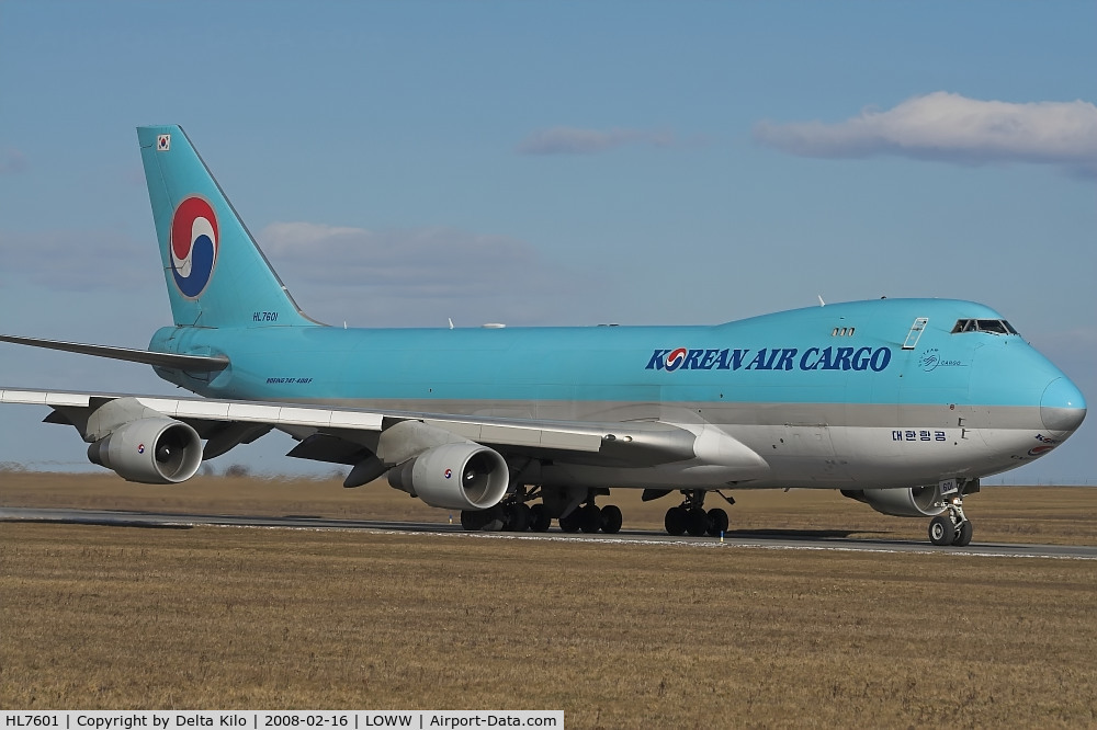 HL7601, 2004 Boeing 747-4B5F/SCD C/N 33949, Korean 747-400 cargo