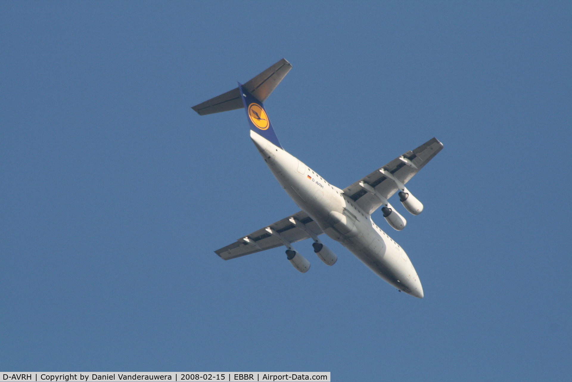 D-AVRH, 1995 British Aerospace Avro 146-RJ85 C/N E.2268, descending to the rwy (flying over my house)