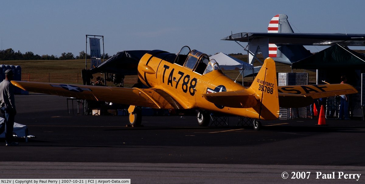 N12V, 1944 North American T-6G Texan C/N 197-88, Some more light on this vivid visitor