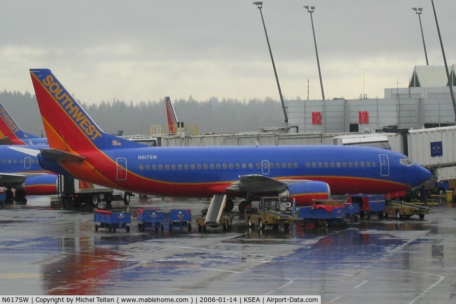 N617SW, 1995 Boeing 737-3H4 C/N 27700, Southwest Airlines 737 on another typical rainy day