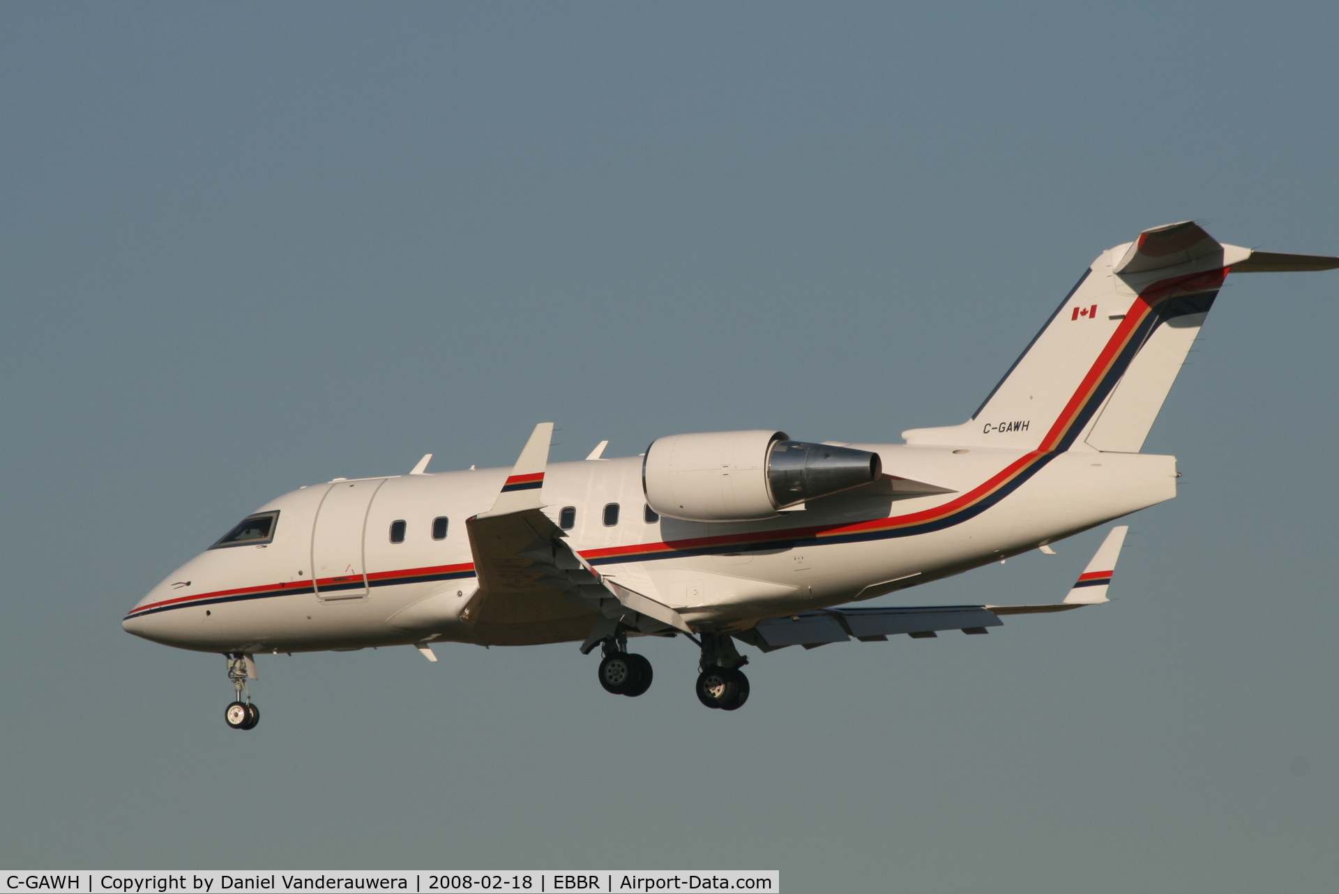 C-GAWH, 2003 Bombardier Challenger 604 (CL-600-2B16) C/N 5557, Descending to rwy 25L