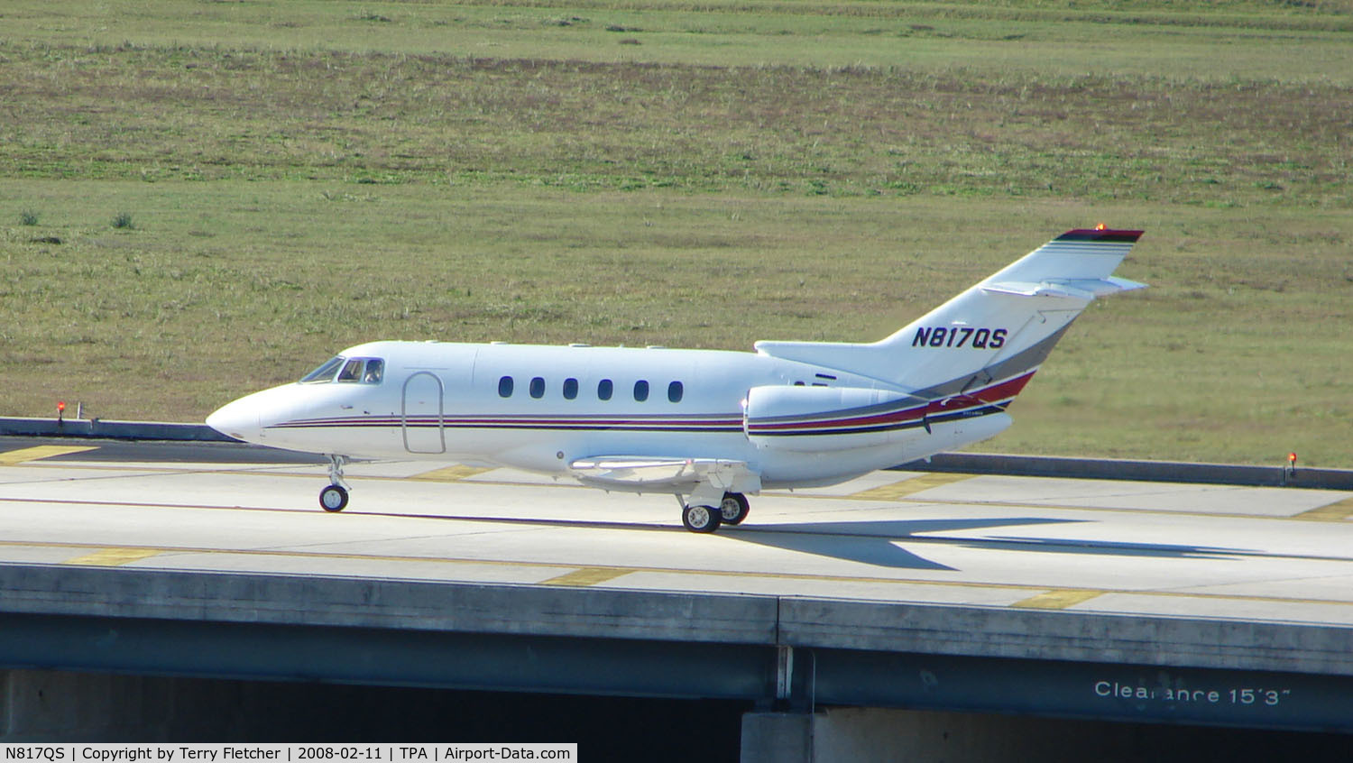 N817QS, 2001 Raytheon Hawker 800XP C/N 258517, Netjets Hawker 800XP taxies to the Executive ramp at Tampa