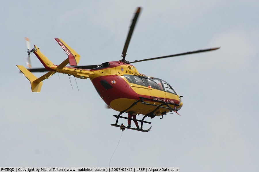 F-ZBQD, 2005 Eurocopter-Kawasaki EC-145 (BK-117C-2) C/N 9060, Securite Civile making a rescue demo during the airshow