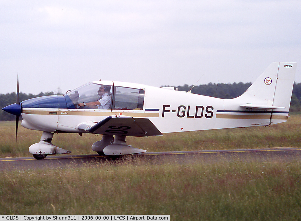 F-GLDS, Robin DR-400-100 Cadet C/N 2101, Rolling for a new light flight