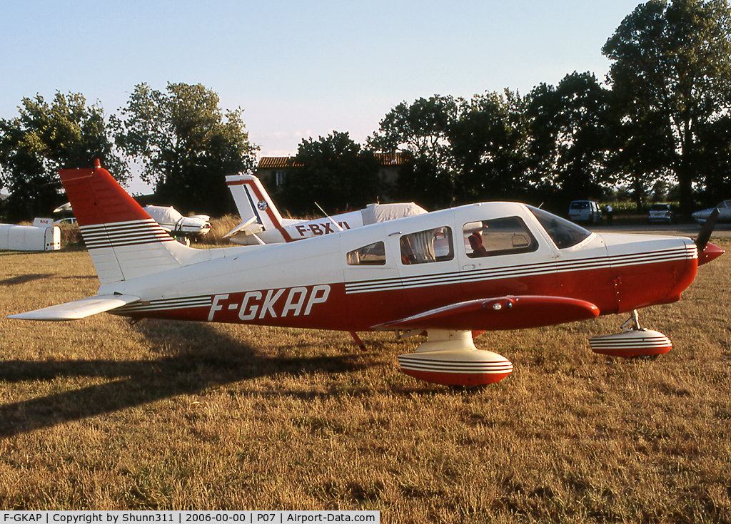 F-GKAP, Piper PA-28-161 Warrior II C/N 28-8216072, Parked in this small grass airfield...