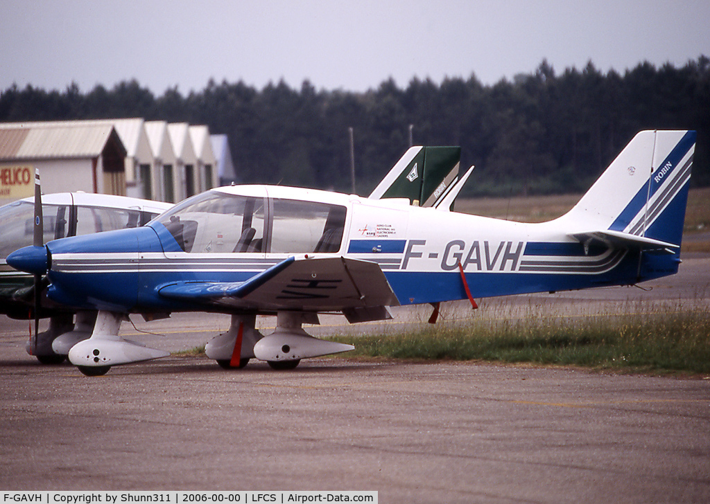 F-GAVH, Robin DR-400-160 Chevalier C/N 1262, Waiting a new light flight