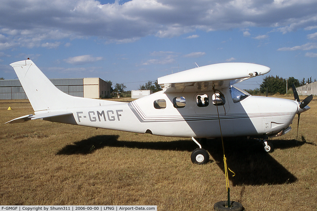 F-GMGF, 1979 Cessna P210N Pressurised Centurion C/N P210-00253, Parked here...