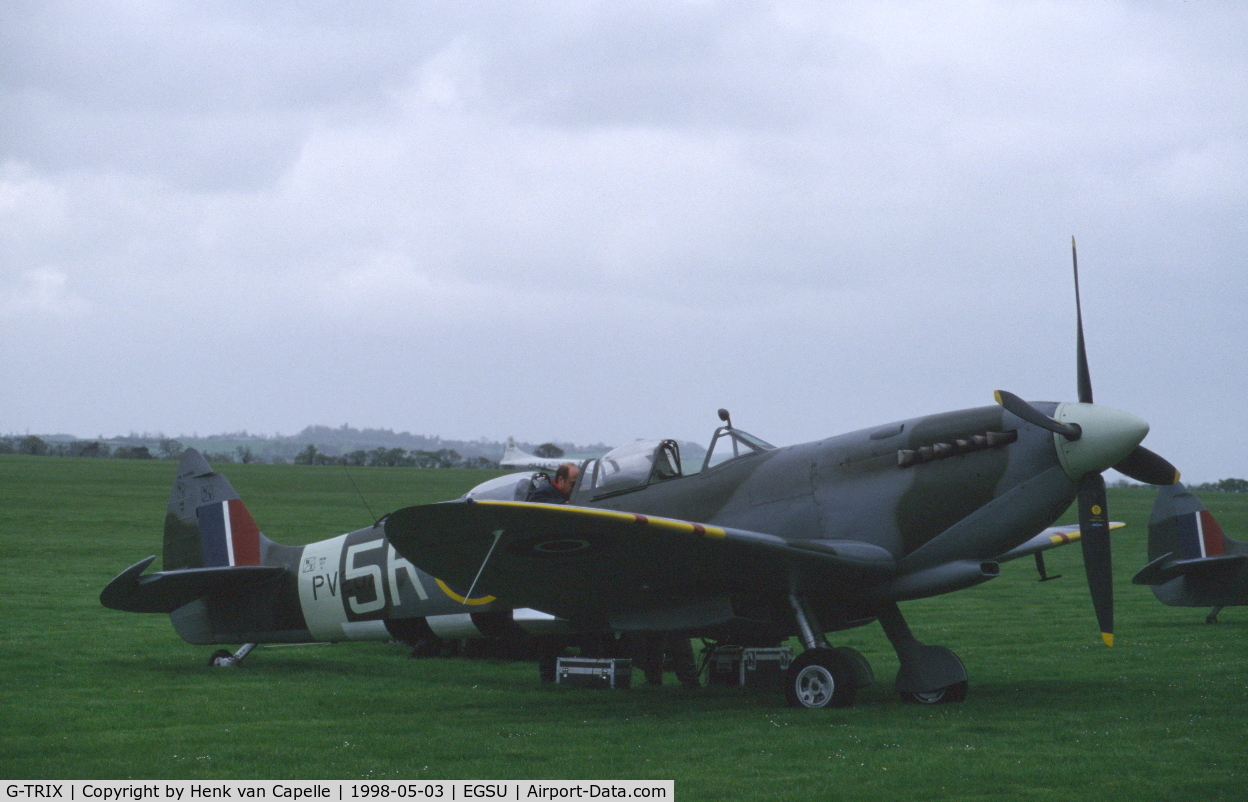 G-TRIX, 1944 Supermarine 509 Spitfire TR.IXc C/N CBAF.9590, Spitfire Mk.IX trainer at Duxford, UK. Crashed 8 april 2000, but was rebuilt as G-CCCA.